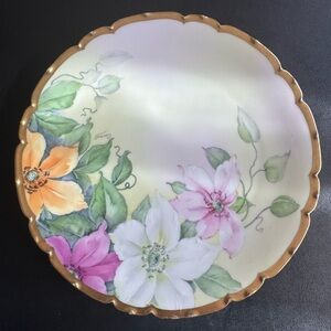 Elegant Floral Dinner Plate with Gold Rim
